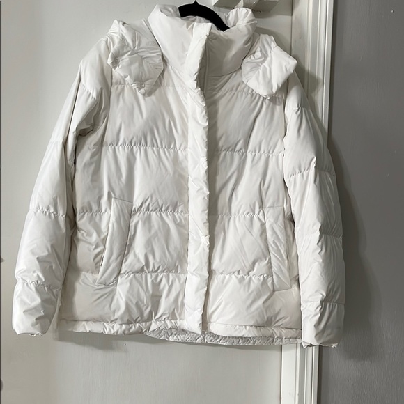 Lululemon Athletica White Puffer Jacket with Cropped Design - Picture 6 of 16